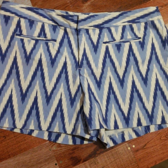 GAP Pants - GAP STRETCH BLUE & WHITE SHORTS